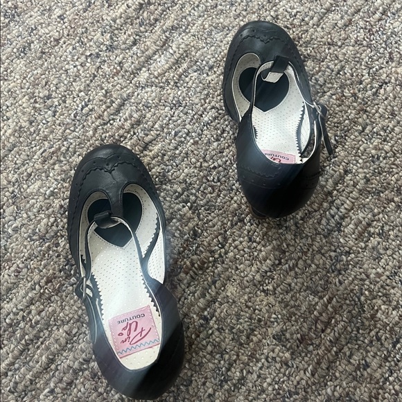 Unique Vintage Black T-Strap Heels - Picture 3 of 9